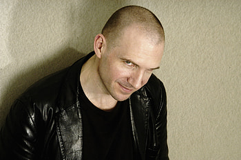 Ralph Fiennes HD wallpaper