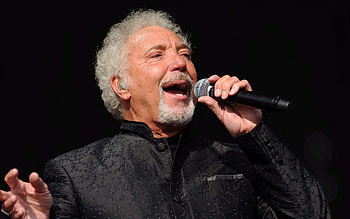 Tom Jones, Beyond magazine, In-depth interview, Inspiring stories HD wallpaper