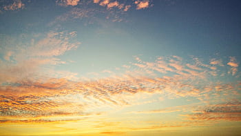 Capture of a colorful sunset sky with dramatic clouds creating a que view. HD wallpaper