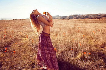 Enjoying the summer day, rays, sunny, blonde, glow, enjoying, nice, poppies, lady, day, shine, warm, hot, meadow, girl, beautiful, woman, summer, field, nature, sky, joy, lovely HD wallpaper