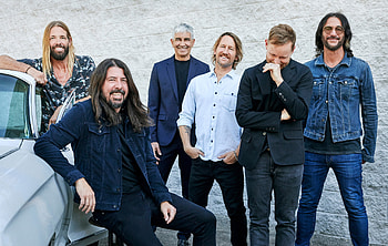 Foo Fighters, Bee Gees tribute album, Music collaboration, Rock legends HD wallpaper