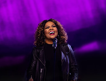 CeCe Winans, Live worship album, Pandemic interview, Musical journey HD wallpaper