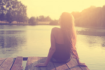 Peaceful Day , graphy, peaceful, girl, beautiful, relax, lake, woman, summer, nature, dock, sunset HD wallpaper
