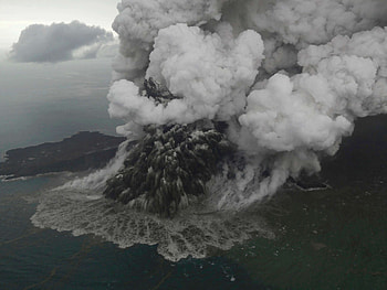 Krakatoa Island, Indonesia volcano, Anak Krakatoa calms down, News update HD wallpaper