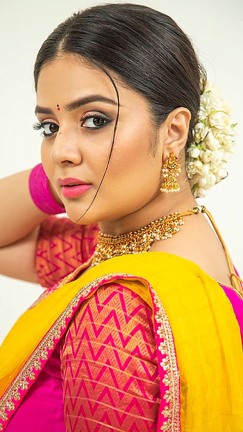 Sreemukhi, saree beauty HD phone wallpaper