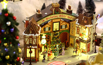 Christmas Village, Collectible toys, Holiday decorations, Festive atmosphere HD wallpaper