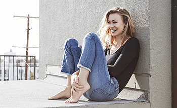 Yvonne Strahovski , yvonne-strahovski, celebrities, girls, smiling HD wallpaper