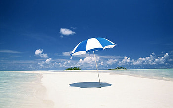 umbrella on beach, nature, landscap, beach HD wallpaper