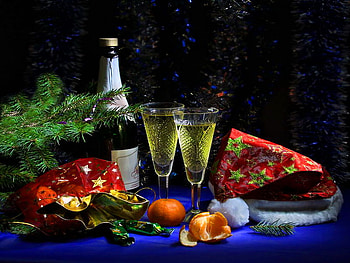 It's new year, champagne, decoration, cheers, glasses, fruits, new year, wine HD wallpaper