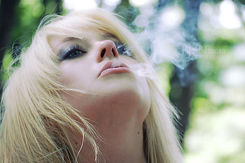 simple_life_circumstances, smoke, lady, model, blonde HD wallpaper