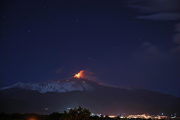 Mount Etna, Volcanic eruption, Powerful force, Fiery phenomenon HD wallpaper