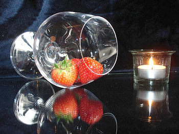 Candle, strawberries, glass, gadlet, cup HD wallpaper