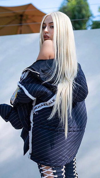 Ava Max, Celebrity, hoot, Girl, Blonde HD phone wallpaper
