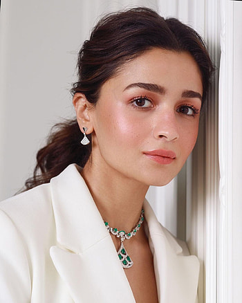 Alia bhatt, jaw, lip HD phone wallpaper