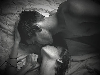 Kiss, white, black, love HD wallpaper