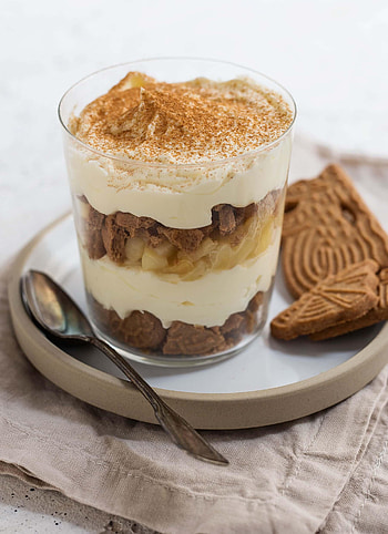 Apple speculoos tiramisu, Unique twist, Decadent delight, Flavoursome treat HD phone wallpaper