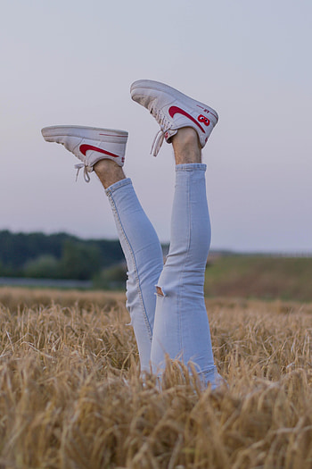 Miscellanea, Miscellaneous, Legs, Sneakers, Field, Ears, Spikes HD phone wallpaper