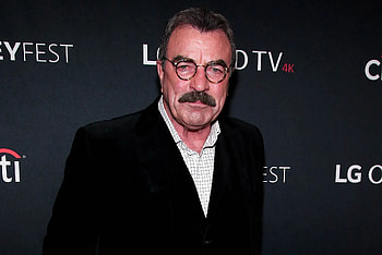 Tom Selleck, Generous tipper, NYC restaurant, Philanthropic gesture HD wallpaper