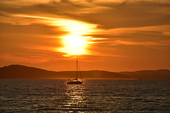 Sailboat, Nature, Sunset, Sea, Glare, Boat, Sailfish HD wallpaper