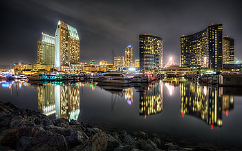 San Diego boats bay night, California USA, City lights, Peaceful ambiance HD wallpaper