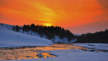 Winter sunset at the river, ice, snow, trees, landscape, sky, forest, sun HD wallpaper