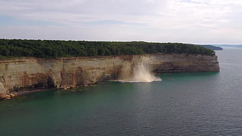 Kayakers, Lake Superior, Collapsing sandstone cliff HD wallpaper