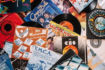 A flat lay of vintage vinyl record covers showcasing 70s and 80s music nostalgia. HD wallpaper