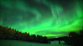 Aurora Borealis Dancing Northern Lights HD wallpaper