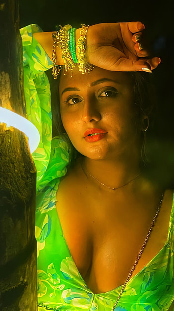 Reshmi Desai, bollywood actress, cleavage HD phone wallpaper