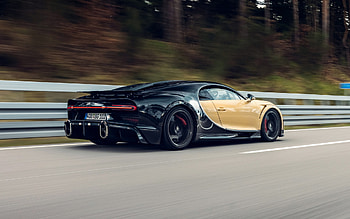 Bugatti Chiron, 2022, rear view, hypercar, black yellow Chiron, supercars, Bugatti HD wallpaper