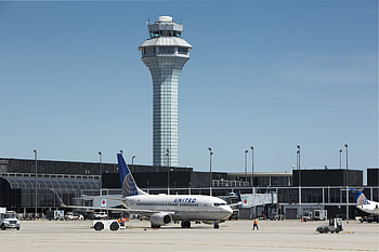 Chicago O'Hare Airport, Three months, Stolen airline ID, Travels HD wallpaper