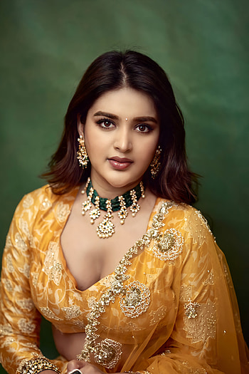 Niddhi agarwal, sari, lip HD phone wallpaper