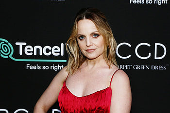 Mena Suvari, Disappointing movie, Netflix, What Lies Below HD wallpaper
