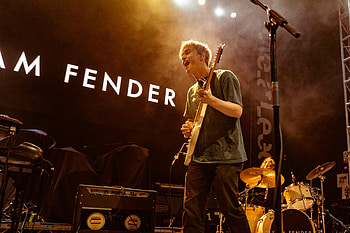 Sam Fender, Live at Leeds, Highlights, Gig goer HD wallpaper