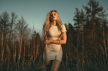 Blonde Girl White Dress Sunrays On Face , blonde, girls, model HD wallpaper