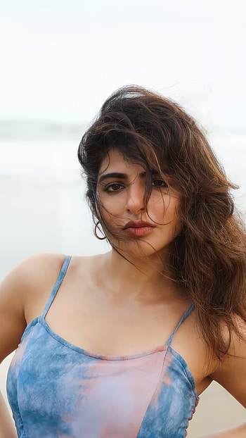 Ishwarya Menon, tamil actress HD phone wallpaper