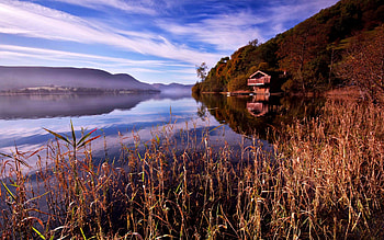 Lake House, peaceful, houses, beauty, reflection, autumn splendor, autumn, water, house, fall, beautiful, autumn leaves, lake, autumn colors, view, clouds, nature, sky, lovely, splendor HD wallpaper