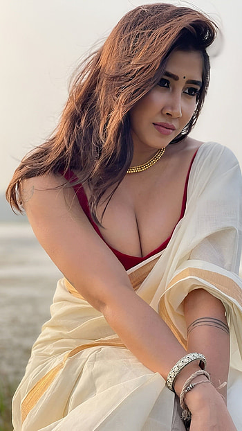 Sophia, tiktok star, saree beauty, cleavage HD phone wallpaper