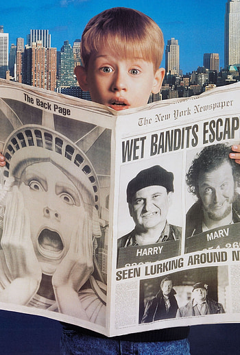 Home Alone 2, Heartwarming sequel, Big Apple adventure, New York City vibes HD phone wallpaper