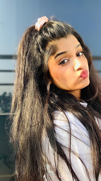 Nikita guruswamy, telugu actress, emoji face HD phone wallpaper