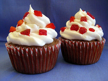 Strawberry and cream cupcakes, sweet, white, strawberry, food, cupcakes, christmas, red, fruit, cream HD wallpaper