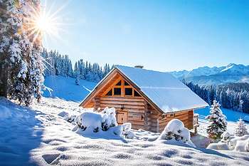 Vacation in the mountain, wooden, rays, frost, glow, slope, beautiful, cabin, mountain, vacation, snow, hut, sky, sun HD wallpaper