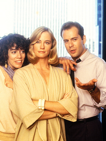 Complete Moonlighting series, DVD collector's delight, Memorable cast, DVD cover art HD phone wallpaper