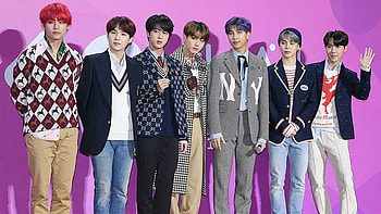 RM V Jungkook Suga Jin J-Hope Park Ji-Min Are Standing In Purple Background BTS HD wallpaper