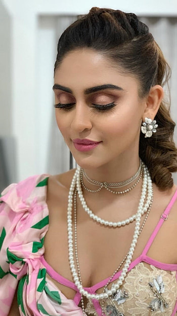 Krystle Dsouza, Bollywood Actress HD phone wallpaper