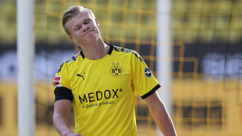 Erling Haaland, Injured player, Collision incident, Eurosport coverage HD wallpaper