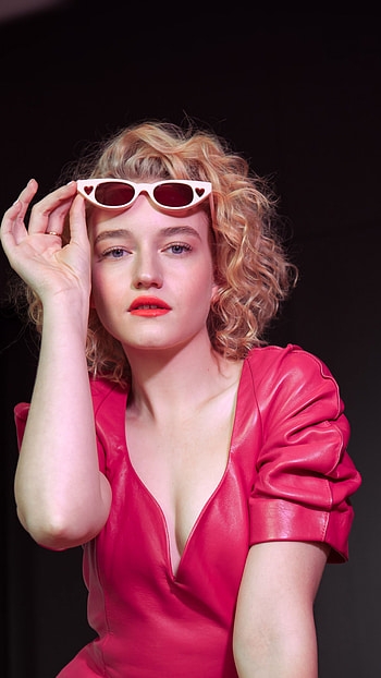 Julia Garner, Vintage graphy, Beautiful , Actress portrait HD phone wallpaper