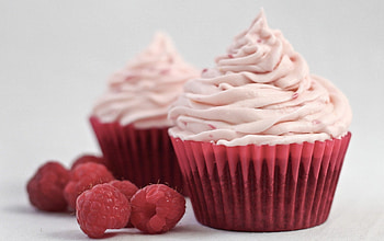 Cupcake, strawberry, food, cream, ice HD wallpaper