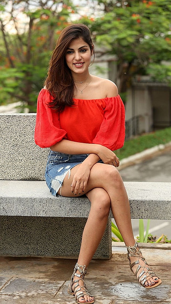 Rhea Chakraborty, Celebrity HD phone wallpaper