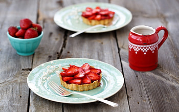 Strawberries, strawberry, wood, dessert, berries, berry, desserts HD wallpaper